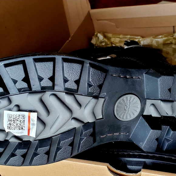 UGG Black Leather BOOTS Mens Size 11 NEW IN BOX - Picture 4 of 9